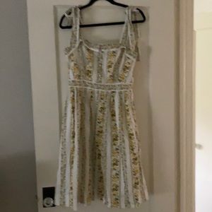 NWT Gal Meets Glam yellow Arina size 6